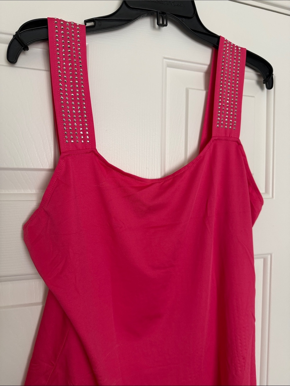 Chic Me Size XL, New silver Studded Strap Hot Pink Women’s Tank Top